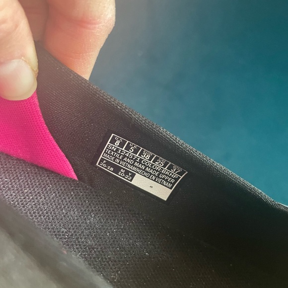 Excellent condition Skechers black slip on stretch sneakers size 8 - Picture 5 of 12